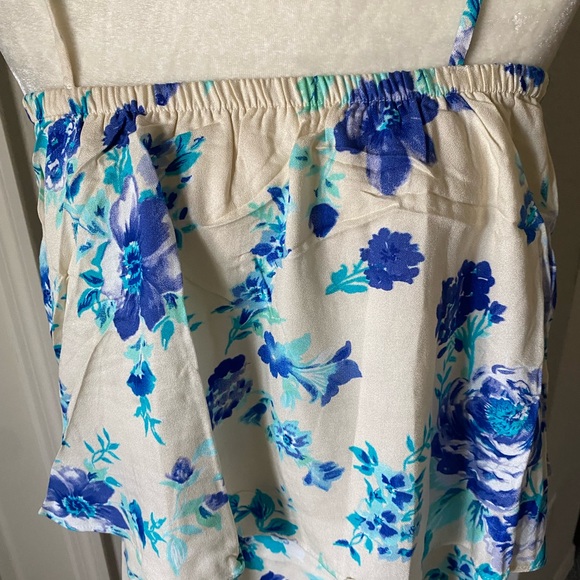 Olivaceous Floral 2 Tier Top NIP - Picture 2 of 9